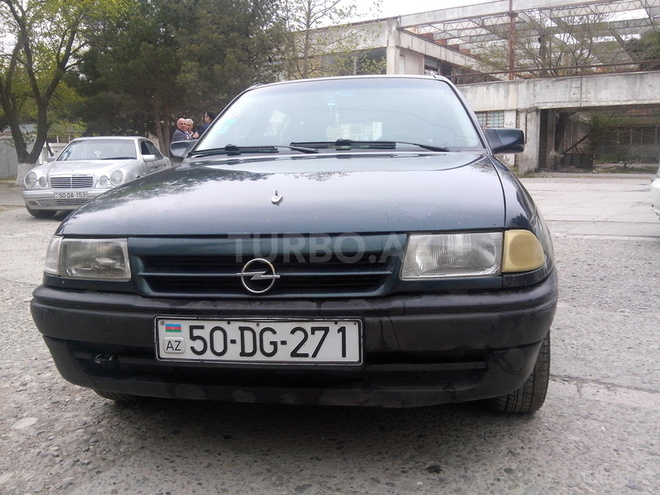 Opel Astra 1993, 250,000 km - 1.6 л - Sumqayıt