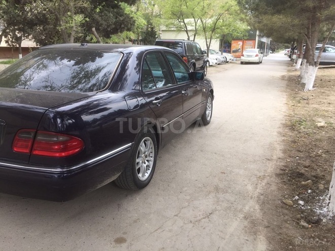 Mercedes E 280 1999, 177,900 km - 2.8 l - Sumqayıt