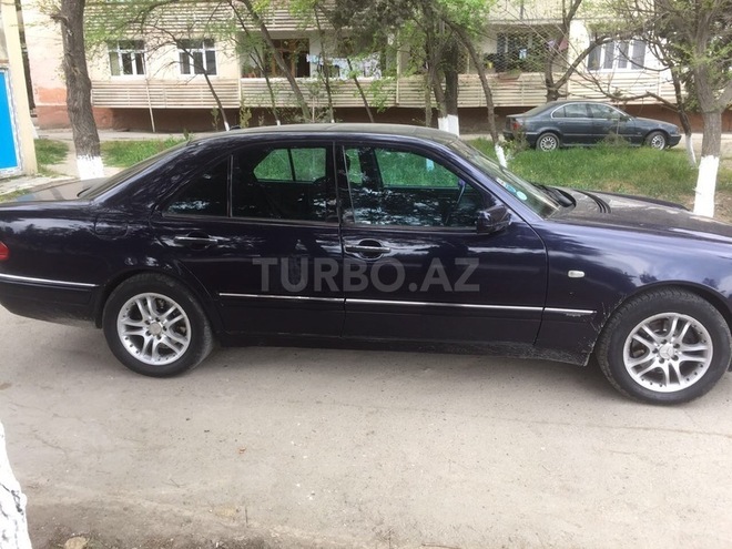 Mercedes E 280 1999, 177,900 km - 2.8 l - Sumqayıt