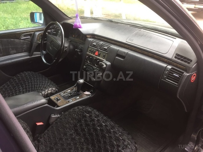 Mercedes E 280 1999, 177,900 km - 2.8 l - Sumqayıt