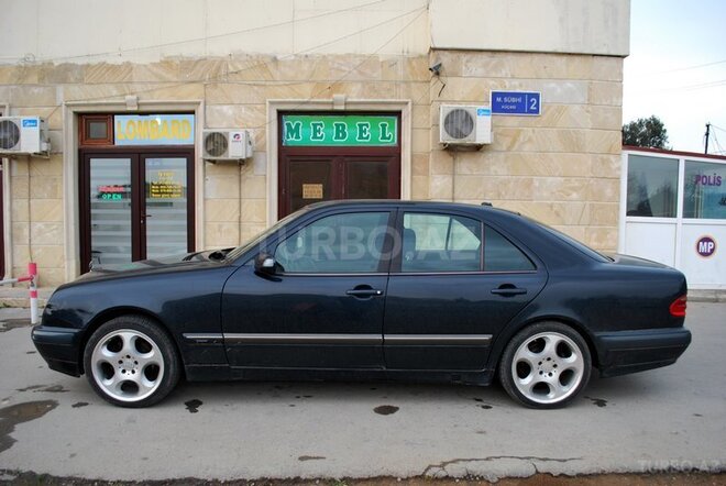 Mercedes E 240 1999, 310,000 km - 2.4 l - Bakı