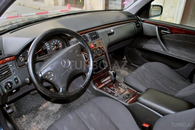 Mercedes E 240 1999, 310,000 km - 2.4 l - Bakı