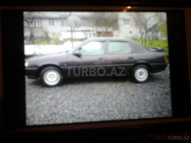 Opel Vectra 1992, 20,000 km - 1.6 l - Qax