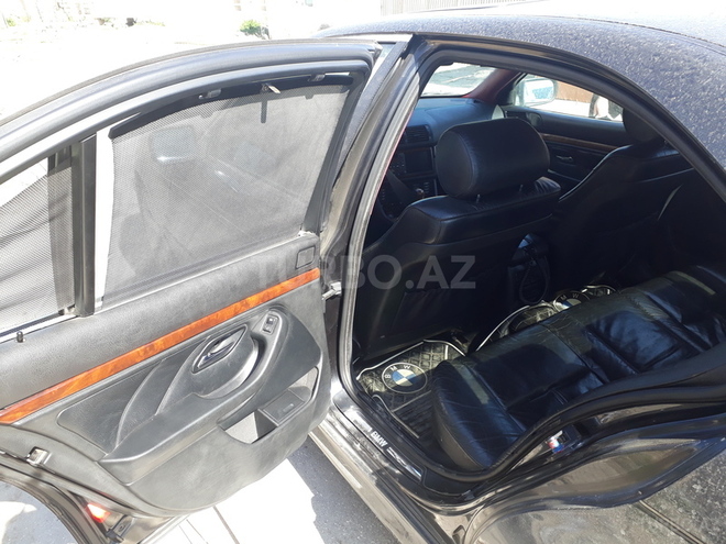 BMW 523 1999, 244,568 km - 2.5 l - Bakı