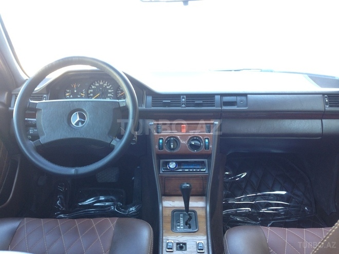Mercedes E 220 1990, 300,000 km - 2.2 l - Bakı