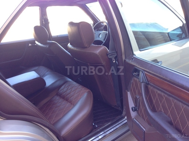 Mercedes E 220 1990, 300,000 km - 2.2 l - Bakı