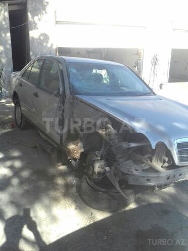 Mercedes E 220 1997, 237,000 km - 2.2 l - Bakı