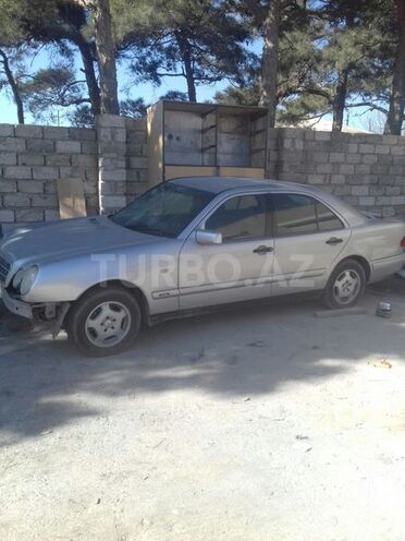 Mercedes E 220 1997, 237,000 km - 2.2 l - Bakı