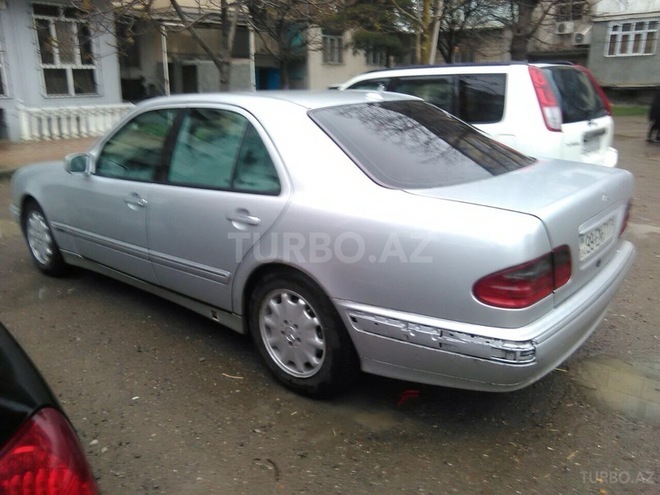 Mercedes E 220 1997, 350,000 km - 3.0 l - Göygöl