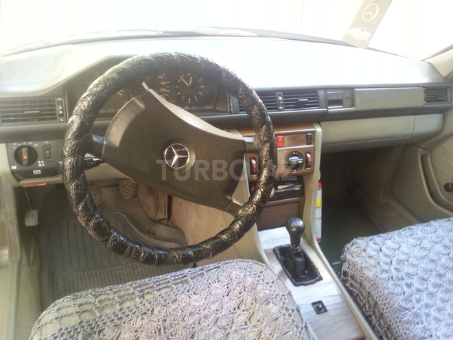 Mercedes E 250 1989, 350,000 km - 2.5 l - Bakı