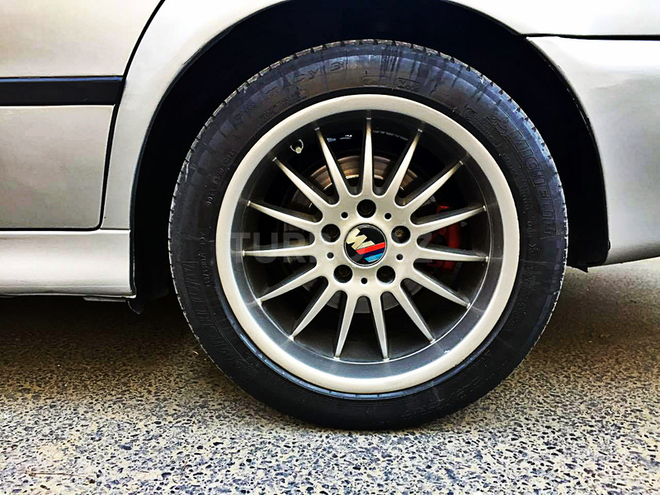 BMW 523 1997, 384,520 km - 2.5 l - Bakı