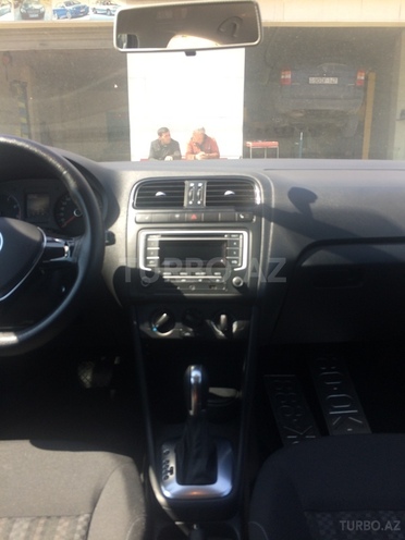 Volkswagen Polo 2015, 15,000 km - 1.6 л - Sumqayıt