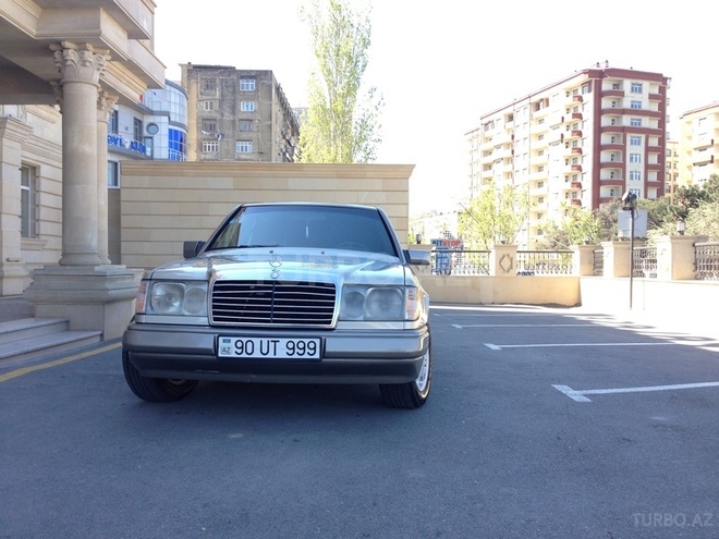 Mercedes E 200 1990, 300,000 km - 2.2 l - Bakı