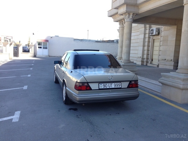 Mercedes E 200 1990, 300,000 km - 2.2 l - Bakı