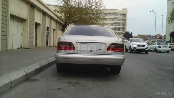 Mercedes E 220 1998, 380,000 km - 2.2 l - Bakı