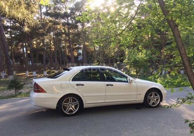 Mercedes C 220 2001, 230,000 km - 2.1 l - Sumqayıt
