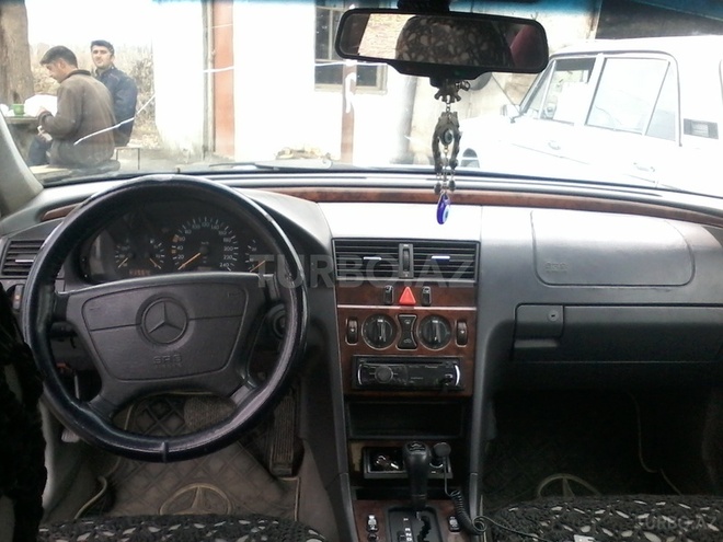 Mercedes C 180 1995, 25,000 km - 1.8 л - Qax