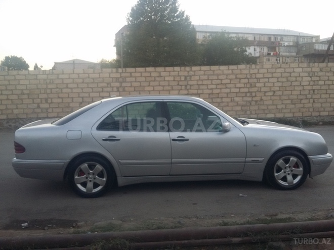 Mercedes E 240 1998, 257,000 km - 2.4 l - Bakı