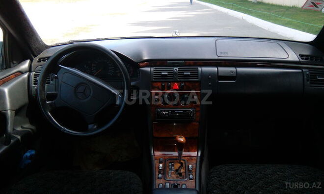 Mercedes E 220 1998, 390,000 km - 2.2 l - Bakı
