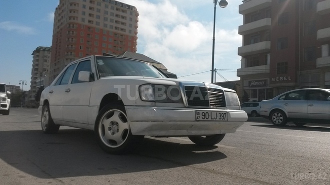 Mercedes E 200 1992, 176,000 km - 2.0 л - Bakı