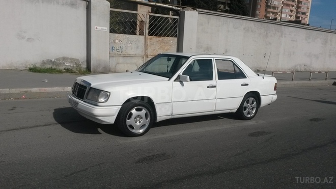 Mercedes E 200 1992, 176,000 km - 2.0 л - Bakı