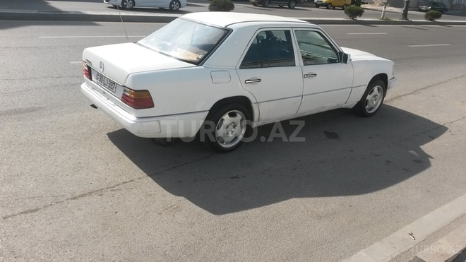 Mercedes E 200 1992, 176,000 km - 2.0 л - Bakı