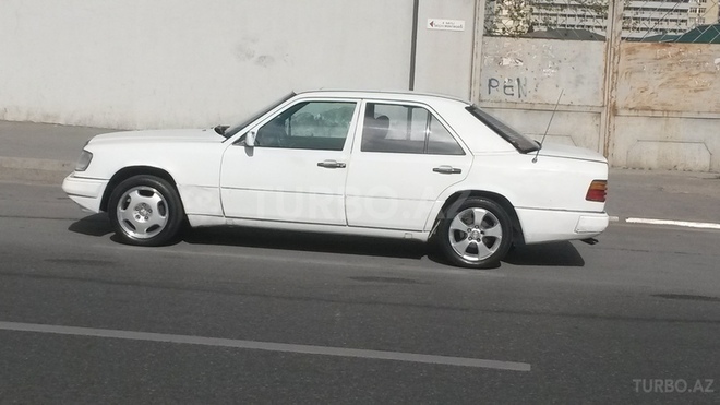 Mercedes E 200 1992, 176,000 km - 2.0 л - Bakı