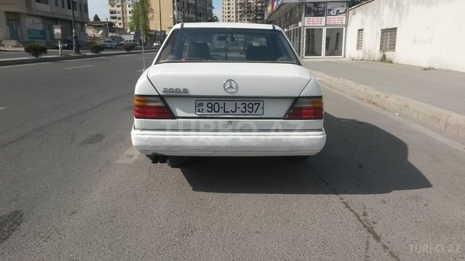 Mercedes E 200 1992, 176,000 km - 2.0 л - Bakı