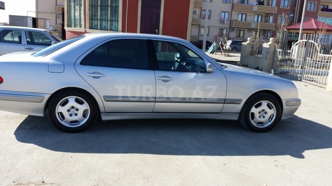 Mercedes E 270 1999, 320,000 km - 2.7 l - Bakı