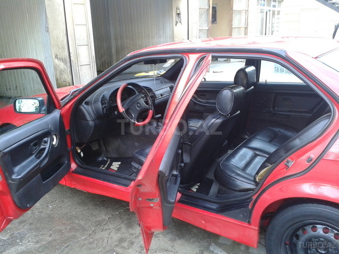 BMW 318 1993, 355,000 km - 1.9 l - Sumqayıt