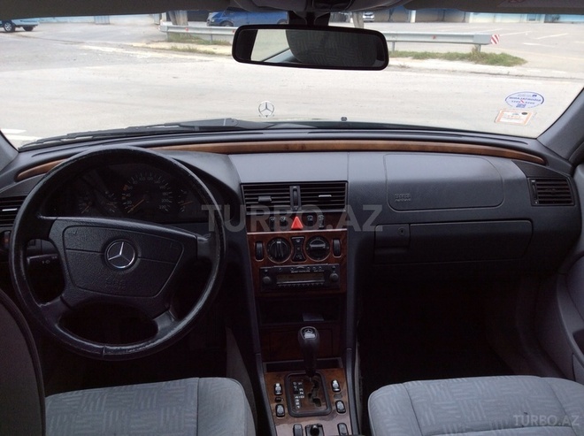 Mercedes C 220 1999, 324,500 km - 2.2 l - Bakı