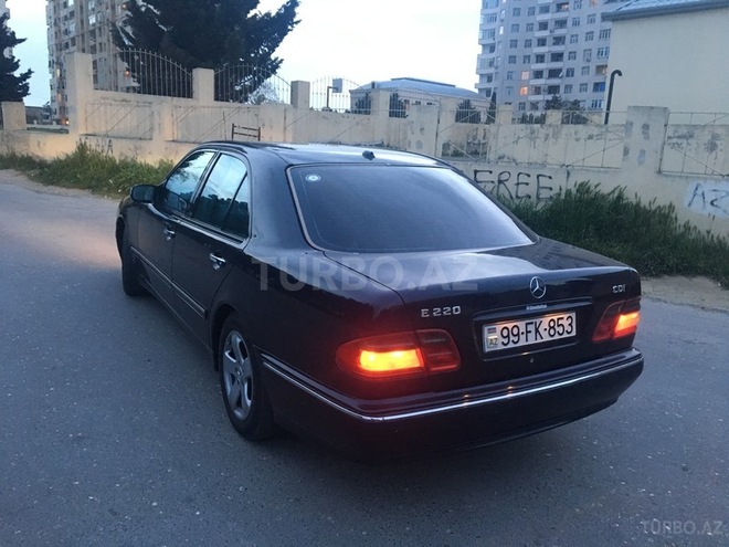 Mercedes E 270 2001, 279,000 km - 2.7 l - Bakı