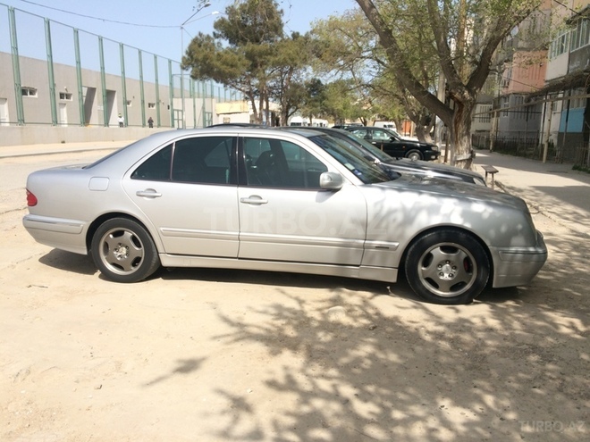 Mercedes E 240 2000, 229,400 km - 2.6 l - Bakı