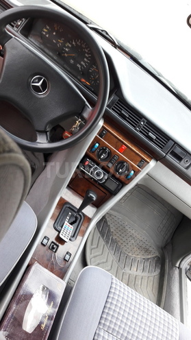 Mercedes E 300 1991, 220 km - 0.3 l - Bakı