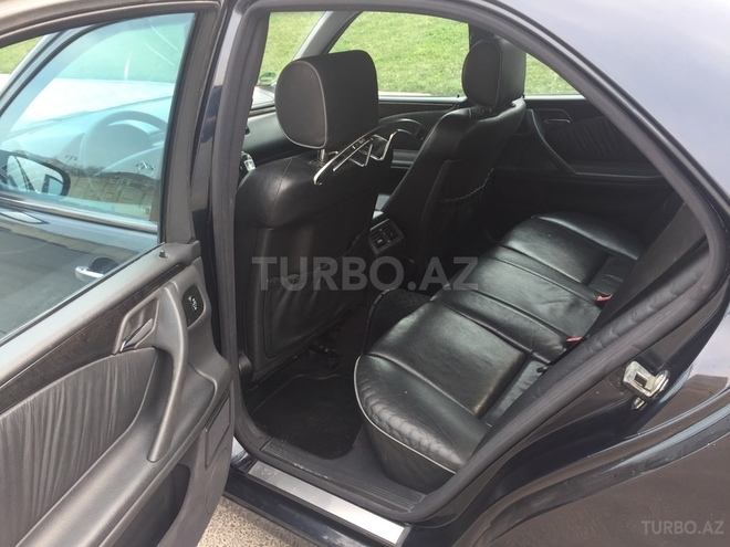 Mercedes E 240 2002, 268,000 km - 2.6 l - Bakı