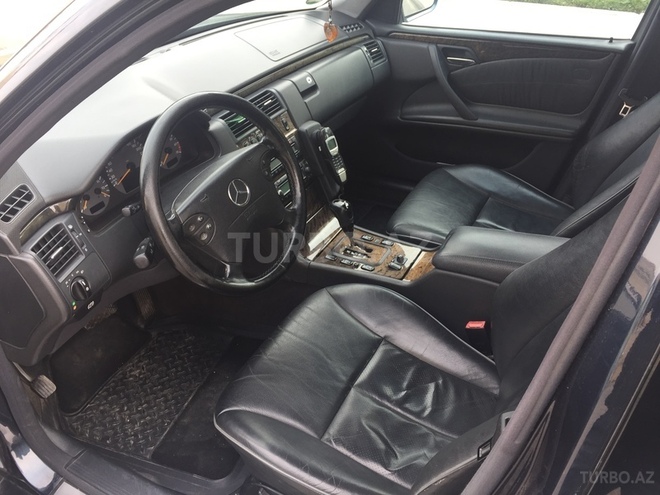 Mercedes E 240 2002, 268,000 km - 2.6 l - Bakı