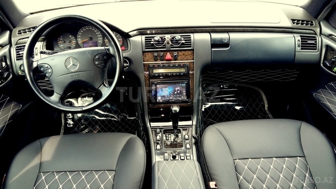 Mercedes E 240 2001, 165,700 km - 2.6 l - Bakı