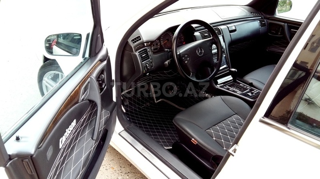 Mercedes E 240 2001, 165,700 km - 2.6 l - Bakı