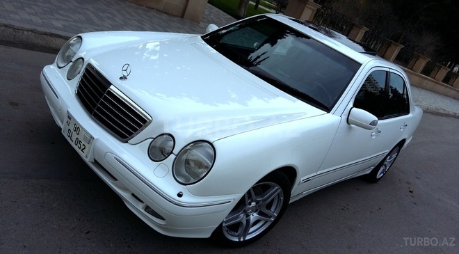 Mercedes E 240 2001, 165,700 km - 2.6 l - Bakı