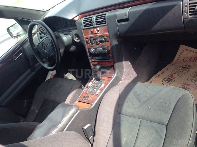Mercedes E 230 1997, 376,000 km - 2.3 l - Xırdalan