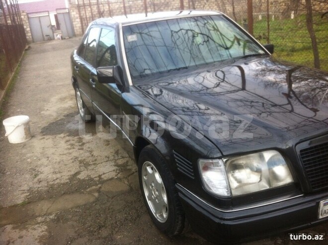 Mercedes E 250 1993, 35,000 km - 2.5 l - Bakı