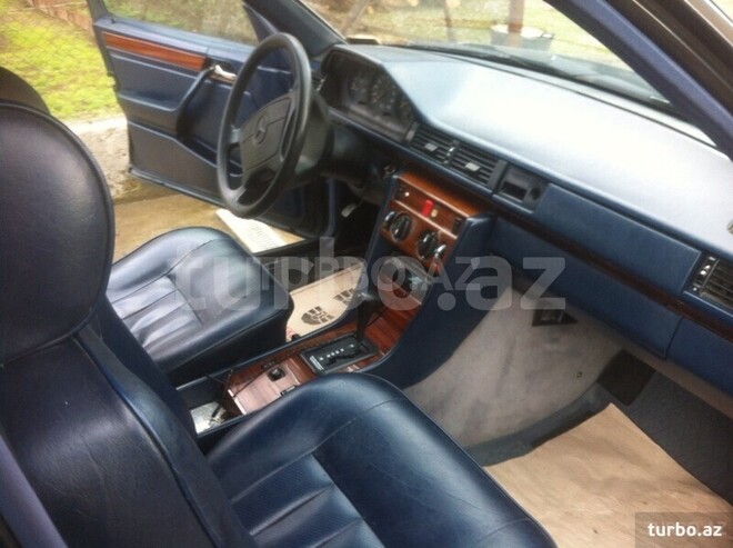 Mercedes E 250 1993, 35,000 km - 2.5 l - Bakı