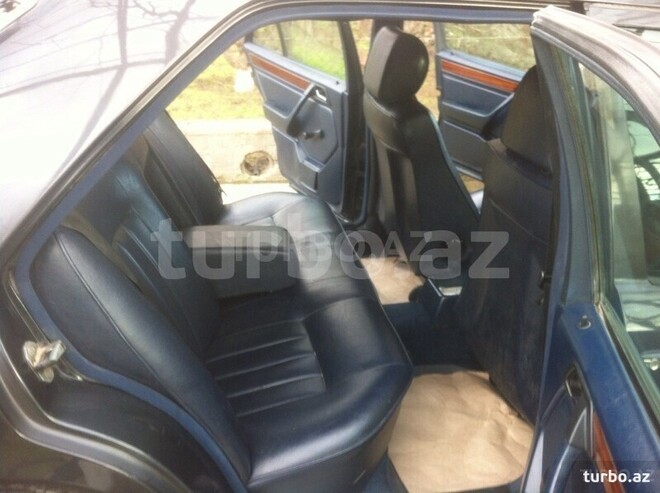Mercedes E 250 1993, 35,000 km - 2.5 l - Bakı