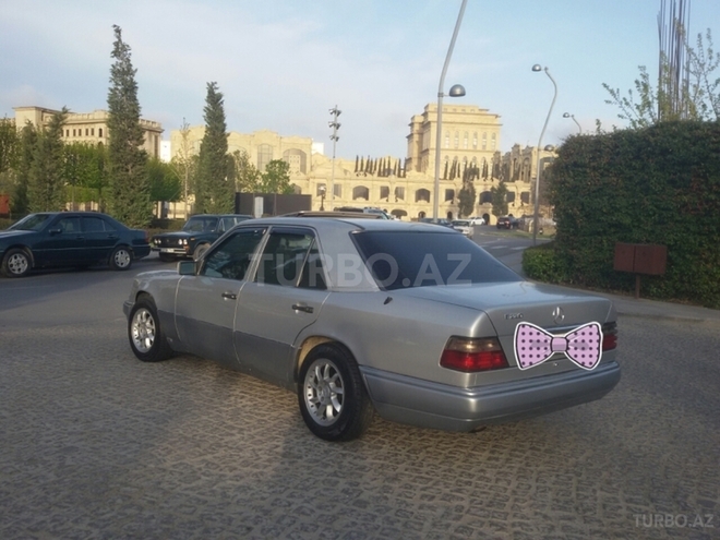 Mercedes E 220 1994, 386,060 km - 2.2 л - Bakı