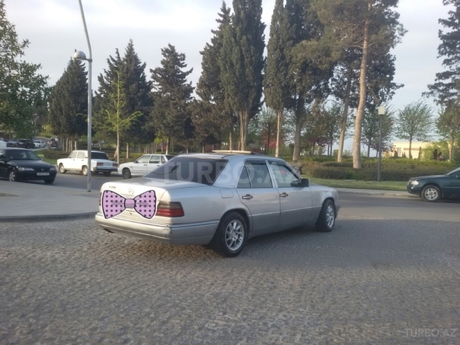 Mercedes E 220 1994, 386,060 km - 2.2 л - Bakı