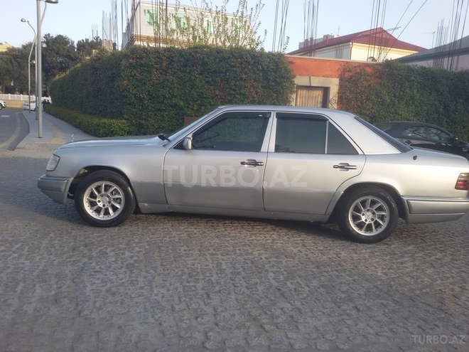 Mercedes E 220 1994, 386,060 km - 2.2 л - Bakı