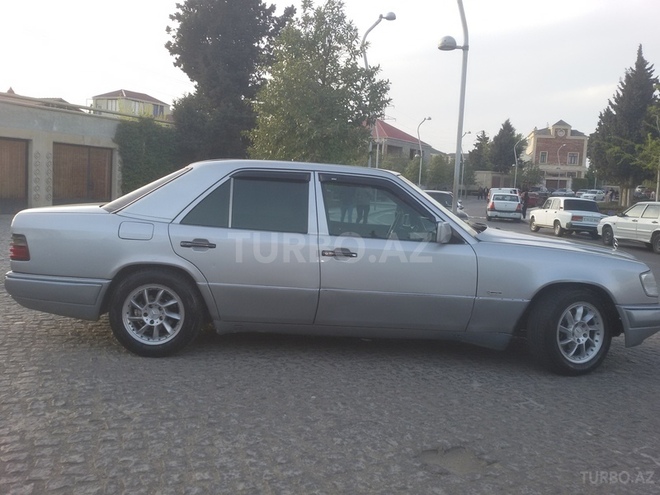 Mercedes E 220 1994, 386,060 km - 2.2 л - Bakı