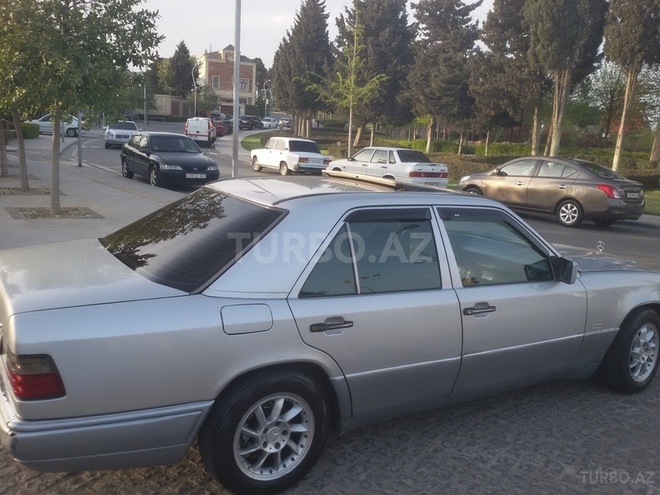 Mercedes E 220 1994, 386,060 km - 2.2 л - Bakı