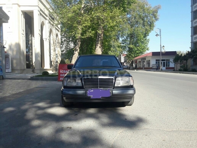 Mercedes E 220 1994, 589,652 km - 0.2 л - Ucar