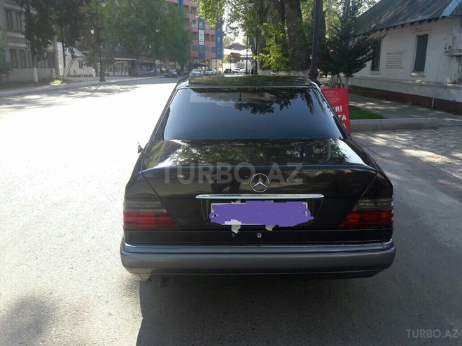 Mercedes E 220 1994, 589,652 km - 0.2 л - Ucar